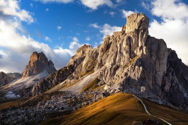Passo Giau Cortina d Ampezzo yakın ve mout Ra Gusela