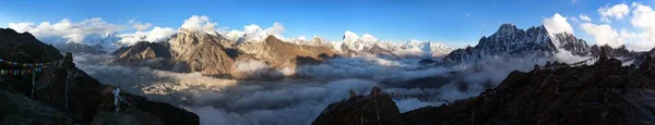 Mount Everest, Lhotse i Makalu i Cho Oyu z Gokyo Ri — Zdjęcie stockowe