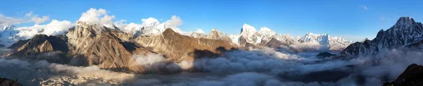 Mount Everest, Lhotse i Makalu i Cho Oyu z Gokyo Ri — Zdjęcie stockowe
