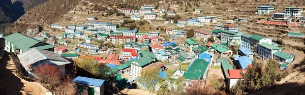 Panoramatic syn på Namche Bazar village — Stockfoto