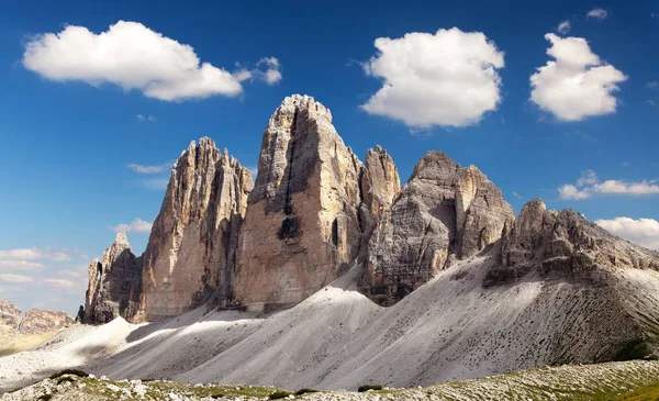 Drei Zinnen or Tre Cime di Lavaredo with beautiful cloud — Stok fotoğraf