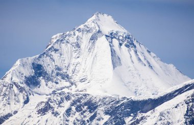 Mount Dhaulagiri Thorung La yakınındaki görünümünü geçmek