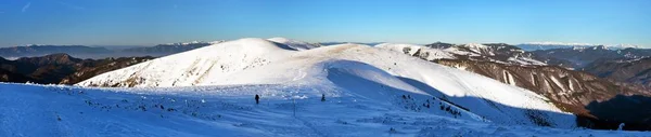 Χειμωνιάτικη θέα από τα βουνά Velka Fatra, ενώ — Φωτογραφία Αρχείου