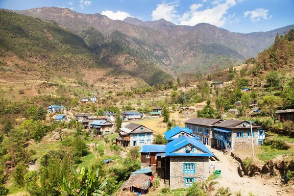 Kharikhola dorf, nepalesisches himalaya-gebirge — Stockfoto