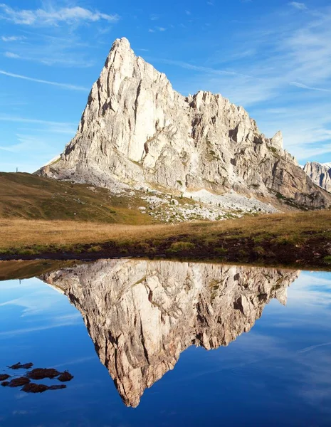 Paşso Giau, Nuvolau gruppe 'den Ra Gusela Dağı.