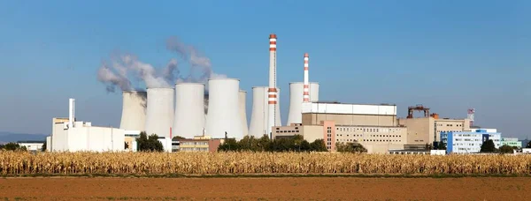 Охолодження вежа з атомної електростанції Jaslovske Bohunice — стокове фото