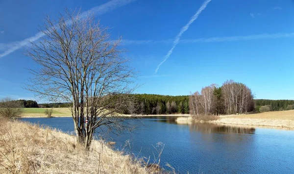 Gölet sonbahar görünümü, bohem ve Moravyalı highland