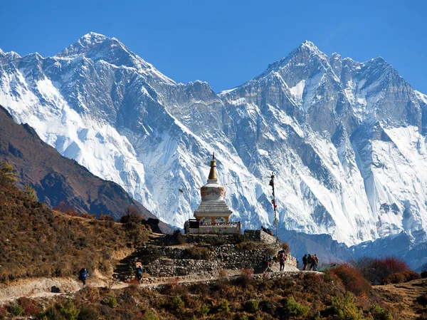Sztúpa Namche Bazar, a Mount Everest és a Lhotse — Stock Fotó
