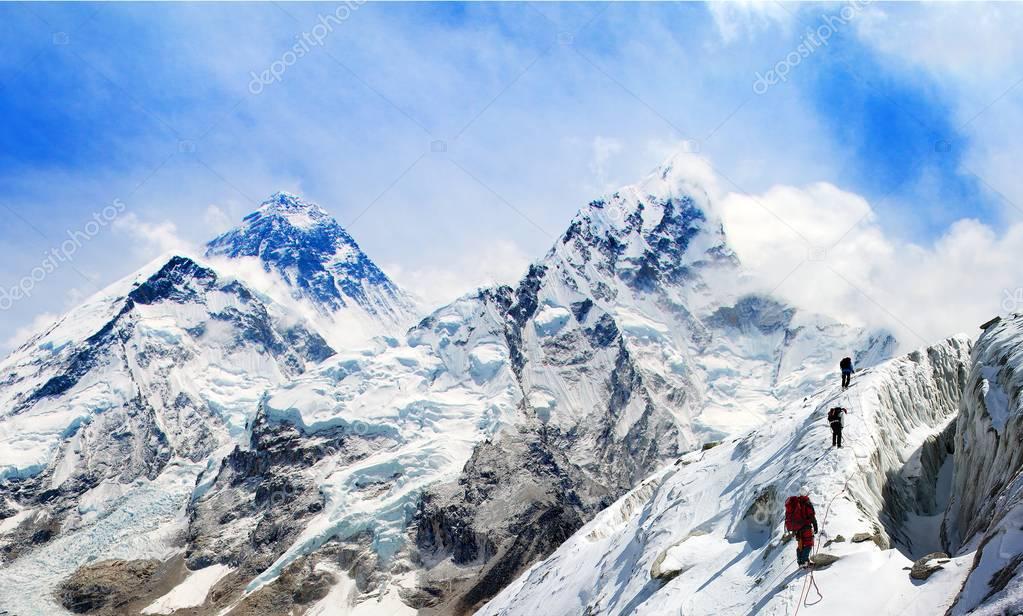 Mount Everest from Kala Patthar with group of climbers