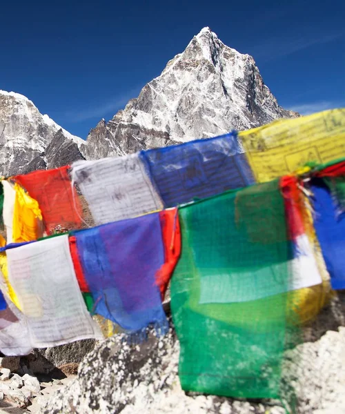 Satır dua bayrakları ve mount Arakam Tse