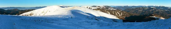 Χειμωνιάτικη θέα από τα βουνά Velka Fatra, ενώ — Φωτογραφία Αρχείου