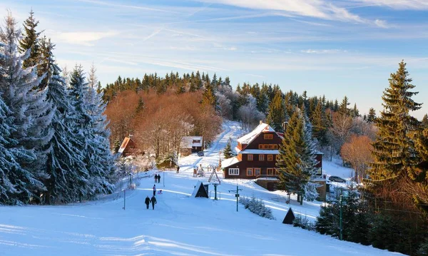 Chalet Portas, vue hivernale depuis les montagnes Javorniky — Photo