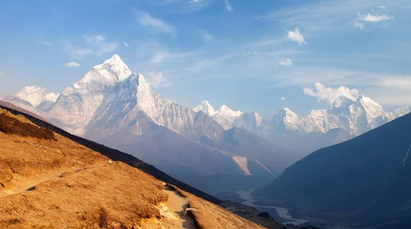 Монтувати Ама-Даблам спосіб Базовий табір Евересту — стокове фото