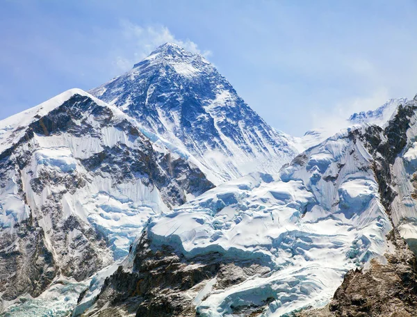 Mount Everest med moln från Kala Patthar — Stockfoto