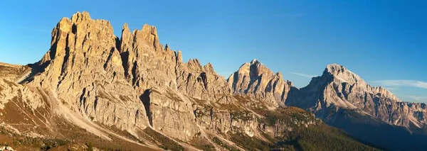 Cima Ambrizzola, Croda da Lago and Le Tofane Gruppe — Stock Photo, Image