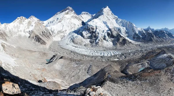 Monte Everest, Lhotse e Nuptse dal campo base di Pumo Ri — Foto Stock