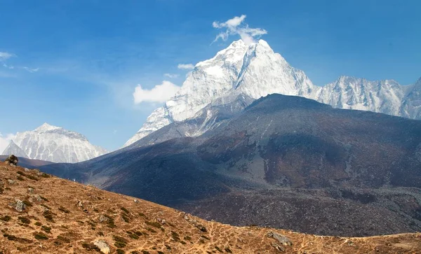 Montera Ama Dablam på väg till Mount Everest Base Camp — Stockfoto