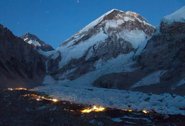 Noční výhled na Mount Everest základní tábor — Stock fotografie