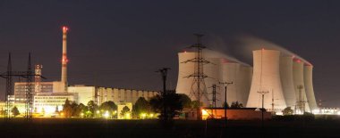 Jaslovske Bohunice nükleer santral gece görünümü