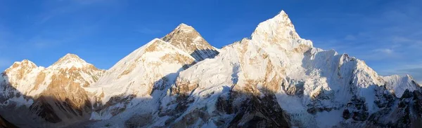 Abend Panoramablick auf Mount Everest von kala patthar — Stockfoto