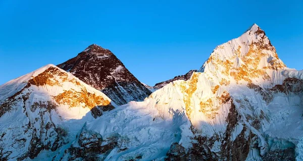 Evening colored view of Mount Everest from Kala Patthar — Stock Photo, Image