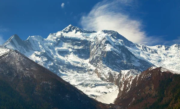 Annapurna 2 Ii de Pisang superior, circuito Annapurna redondo —  Fotos de Stock