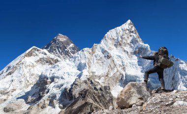 Kala Patthar turizm ile gelen Everest Dağı