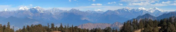 Panoramatický pohled z Khaptad národního parku mount Saipal — Stock fotografie