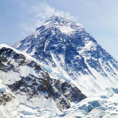 Kala Patthar bulutlar ile Everest Dağı
