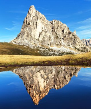 Paşso Giau, Nuvolau gruppe 'den Ra Gusela Dağı.
