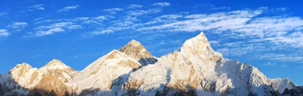 Evening panoramic view of Mount Everest from Kala Patthar — Stock Photo, Image