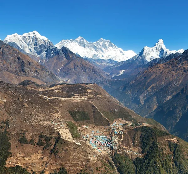 Everest, Lhotse, Ama Dablam and Namche Bazar from Kongde — Stock Photo, Image