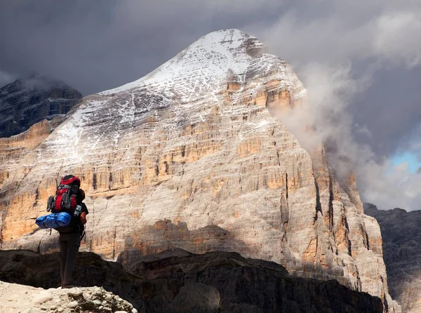 Tofana, Tofano o Le Tofane gruppe e turista — Foto Stock