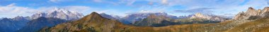 Mount Marmolada ve mount Sella panorama