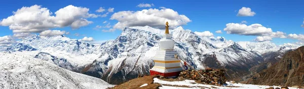 Gama de Annapurna con estupa — Foto de Stock