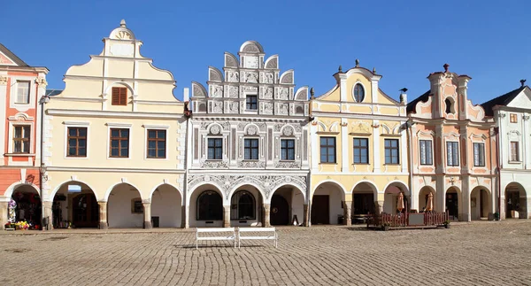 Telč torget med renässansens byggnader — Stockfoto