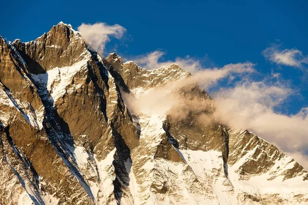 Lhotse, vista tramonto serale di Lhotse e nuvole — Foto Stock