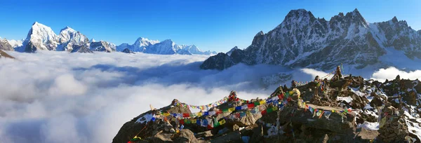 View from Gokyo Ri with prayer flag — Stock Photo, Image