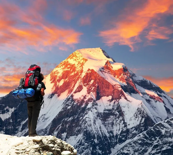 Monte Dhaulagiri com alpinista ou turista — Fotografia de Stock