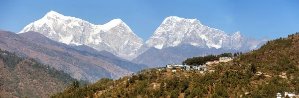 Aldeia de Phaplu perto de Sallery e Himalaia — Fotografia de Stock