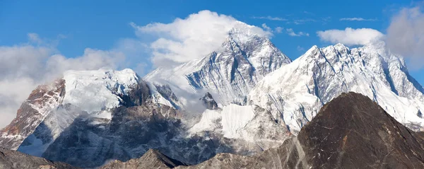 Panoramic view of mount Everest and Lhotse — Stock Photo, Image