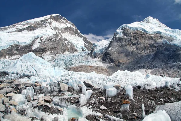 Θέα από την κατασκήνωση βάσης του everest — Φωτογραφία Αρχείου