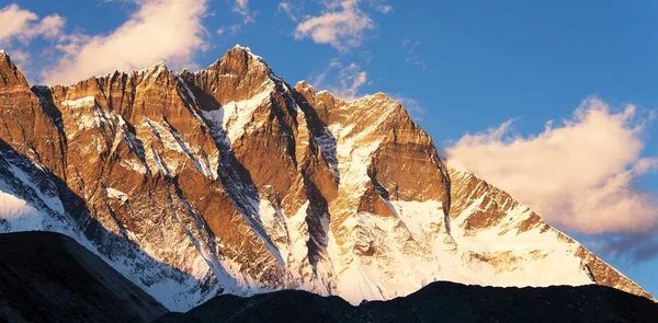 Lhotse, evening sunset view of Lhotse and clouds — Stock Photo, Image