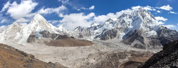 Panorama del monte Everest e Pumori — Foto Stock