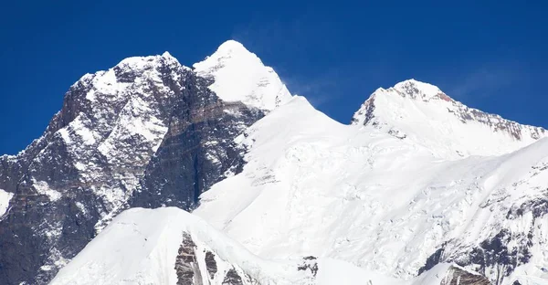珠穆朗玛峰洛子峰和洛子峰的观点 — 图库照片