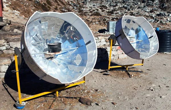 Sunny solar cooker, Everest area, Nepal — Stock Photo, Image