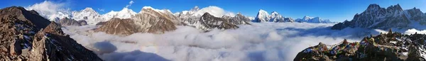 Mount Everest, Lhotse, Makalu és a Cho Oyu panoráma — Stock Fotó