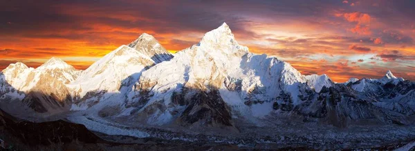 Monte Everest puesta de sol vista panorámica —  Fotos de Stock