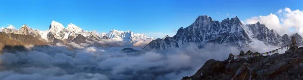 Βραδινή πανοραμική τοπία, βουνά Ιμαλάια του Νεπάλ — Φωτογραφία Αρχείου