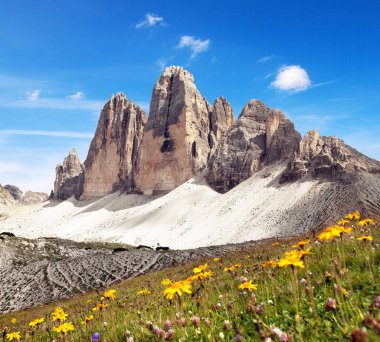 Drei Zinnen veya Tre Cime di Lavaredo